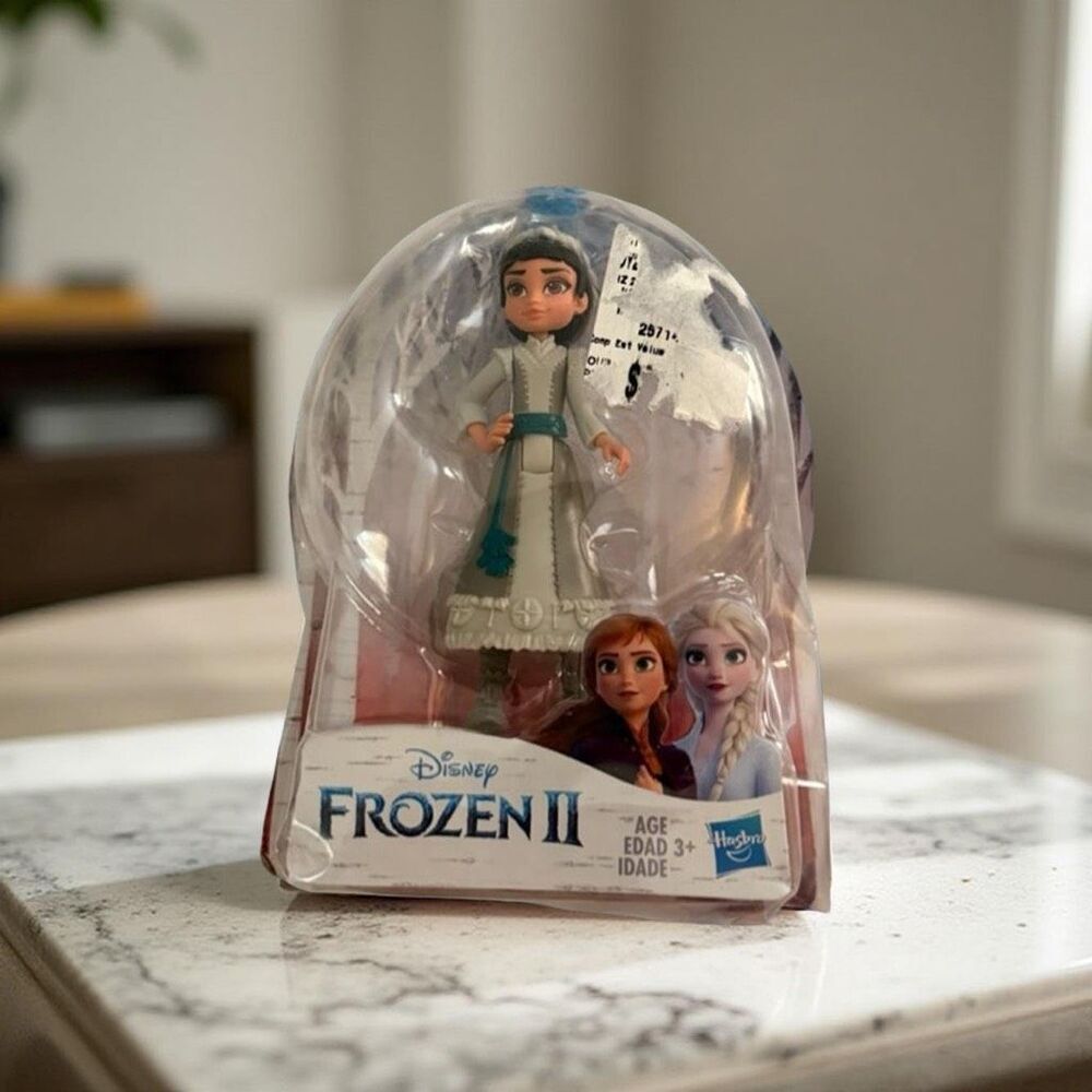 NIP Disney Frozen 2 Honeymaren Figure Hasbro Damaged Package Figure Excellent A1